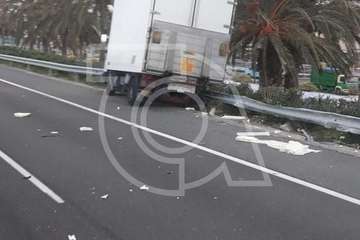 Accidente en la GC-1, en dirección norte, a la altura del aeropuerto (Foto TA)